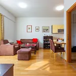 Апартаменти Dominik With Garage Parking Close To The Center Задар