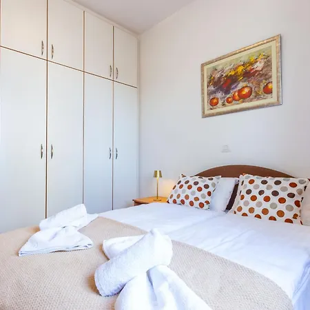 Dominik With Garage Parking Close To The Center Lägenhet *