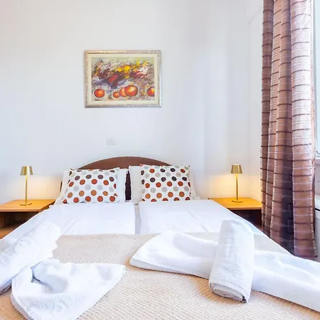 Dominik With Garage Parking Close To The Center Zadar