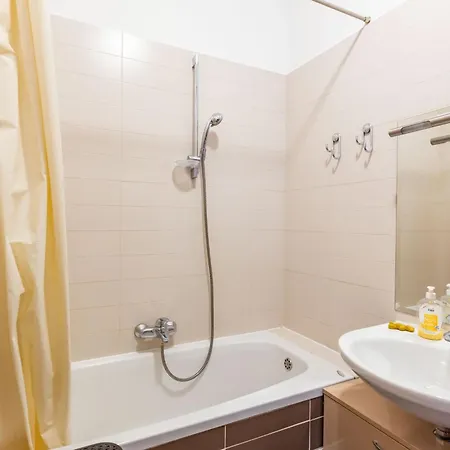 Lägenhet Dominik With Garage Parking Close To The Center