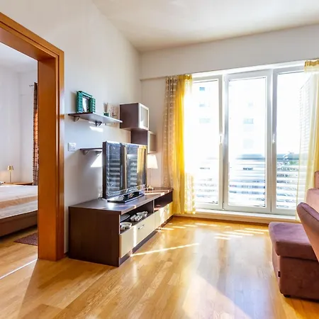 Dominik With Garage Parking Close To The Center Lägenhet