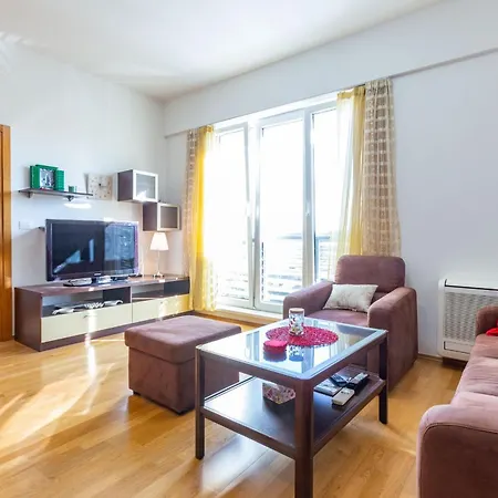 Dominik With Garage Parking Close To The Center Lägenhet