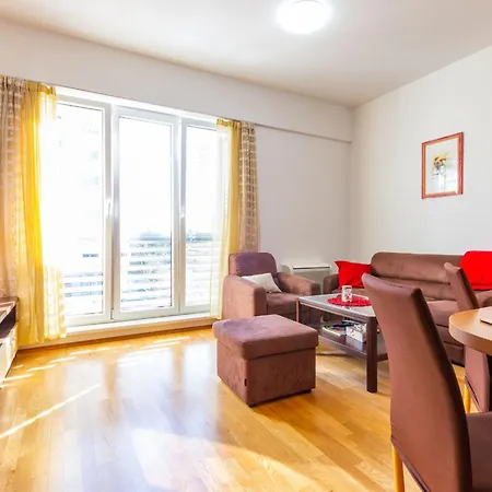 Dominik With Garage Parking Close To The Center Lägenhet