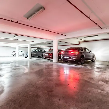 Lägenhet Dominik With Garage Parking Close To The Center *