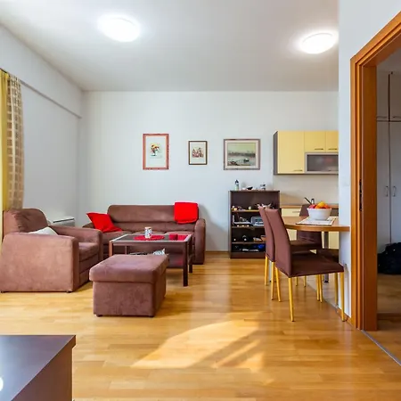 Lägenhet Dominik With Garage Parking Close To The Center Zadar